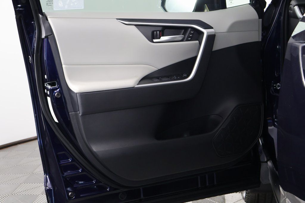 Thumbnail: 2025 Toyota RAV4 - 12