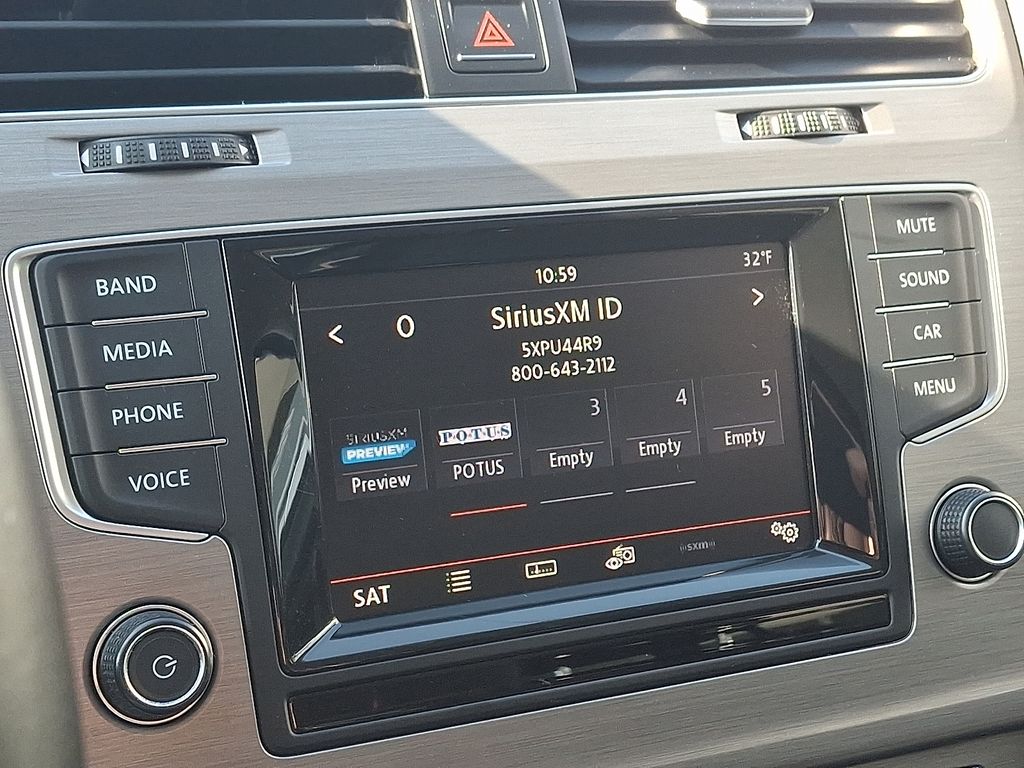 Thumbnail: 2015 Volkswagen Golf - 16