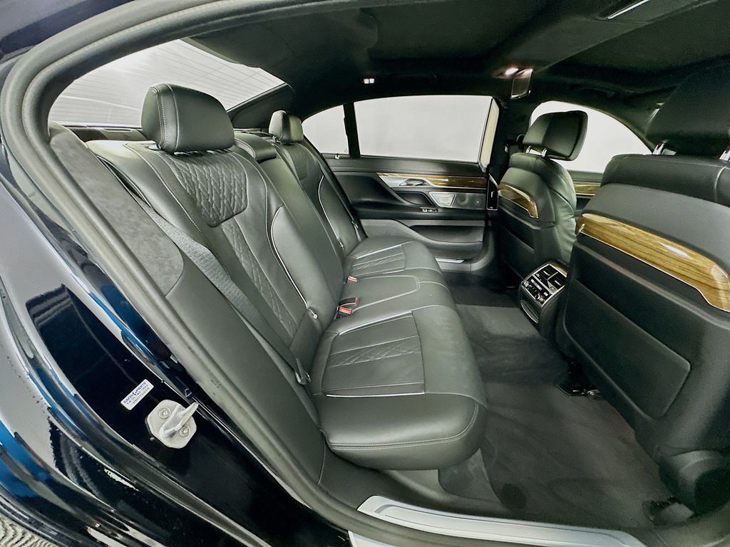 Thumbnail: 2016 BMW 7 Series - 28