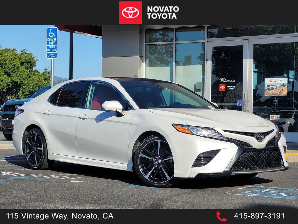 White (Wind Chill Pearl) 2020 Toyota Camry Sedan Front-Wheel Drive 8-Speed Automatic