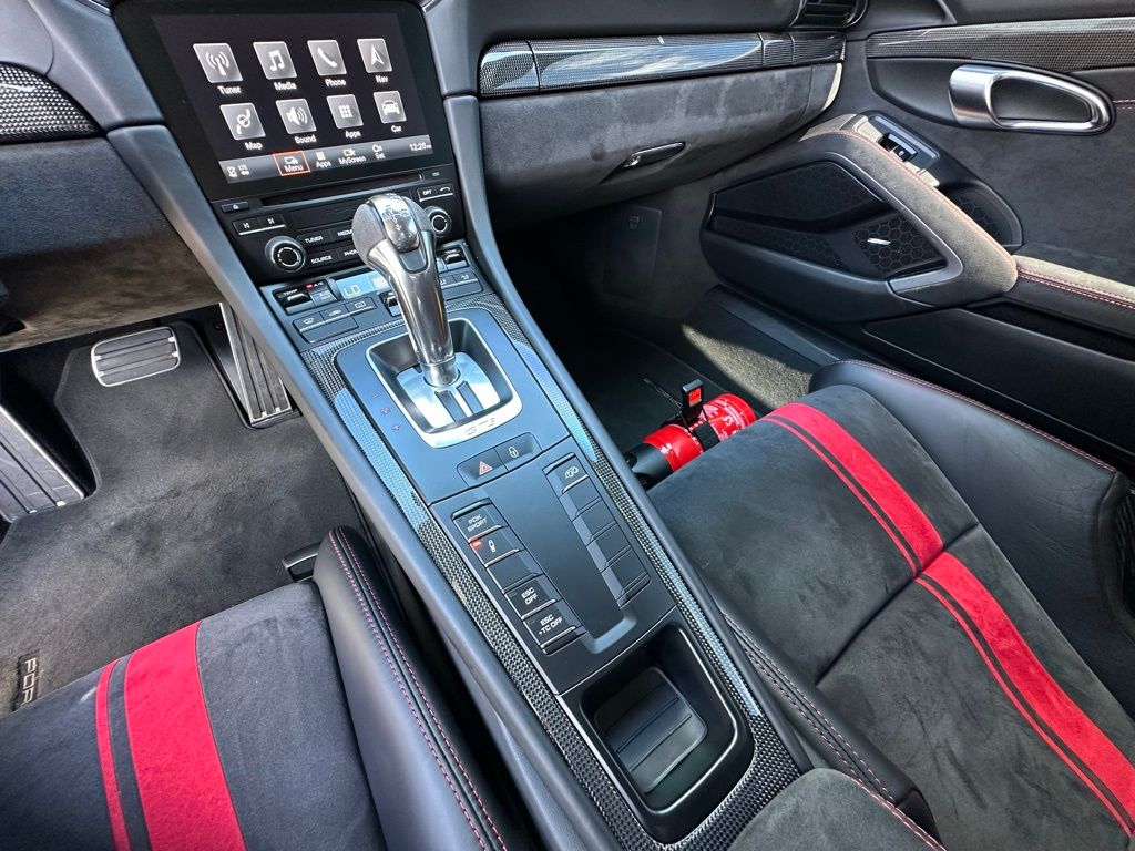 Thumbnail: 2018 Porsche 911 - 25