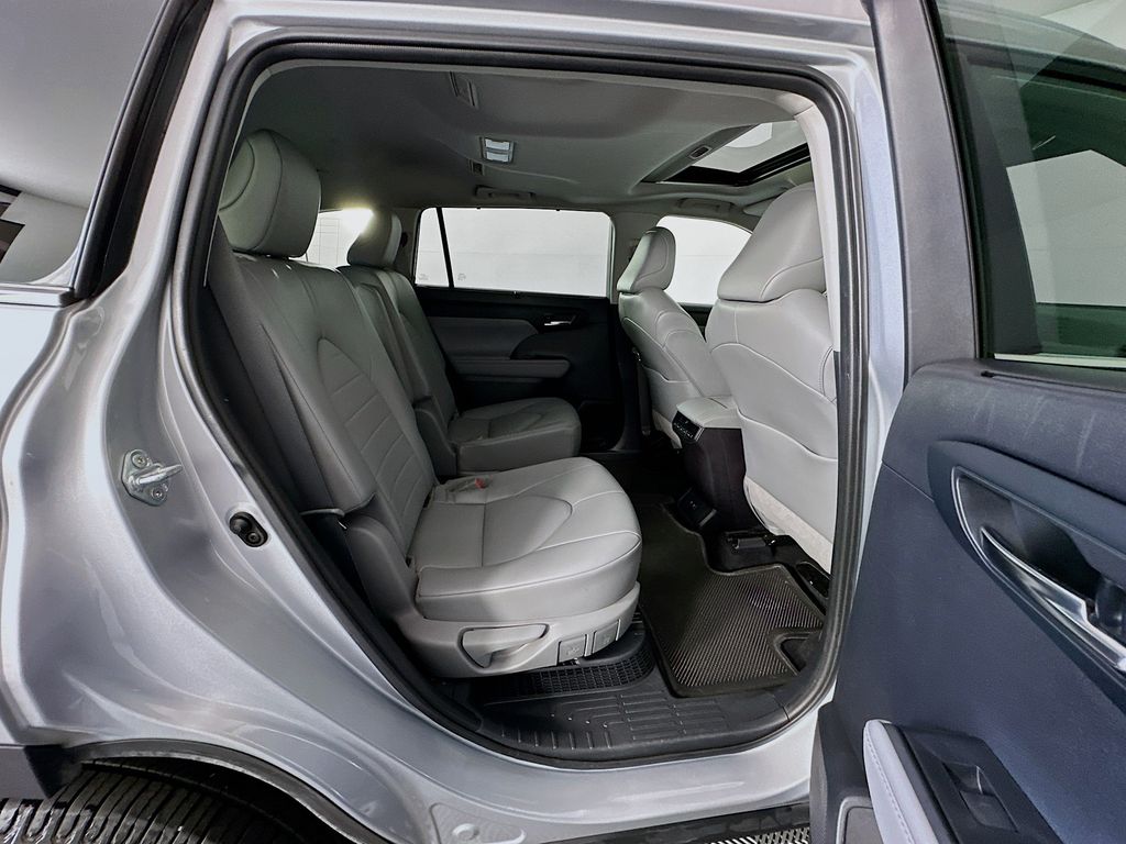 Thumbnail: 2021 Toyota Highlander - 29