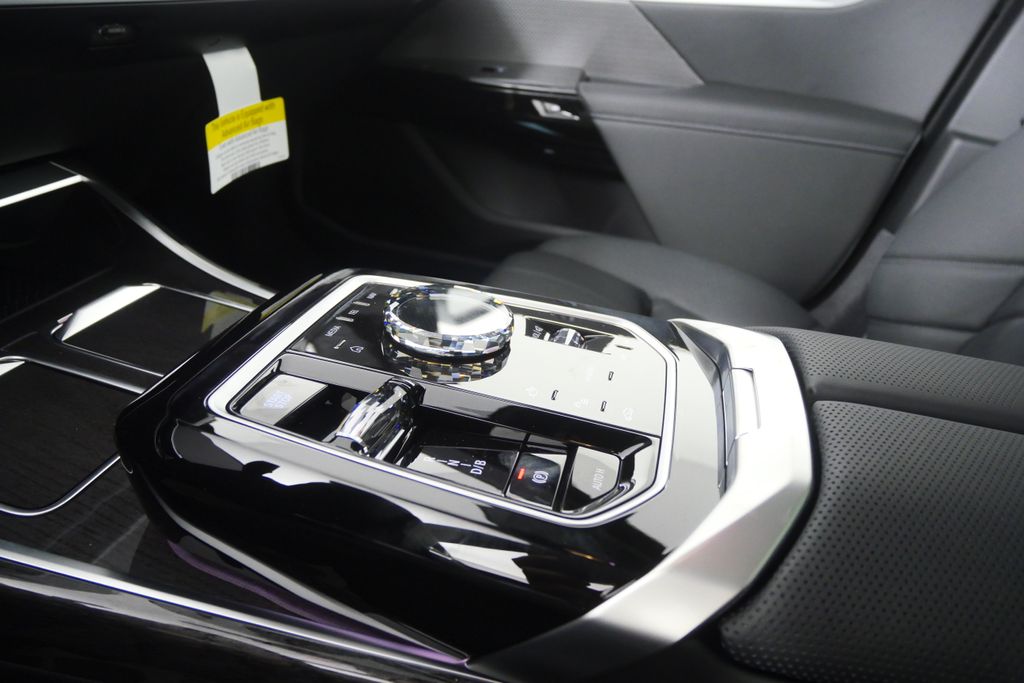 Thumbnail: 2026 BMW i7 - 24