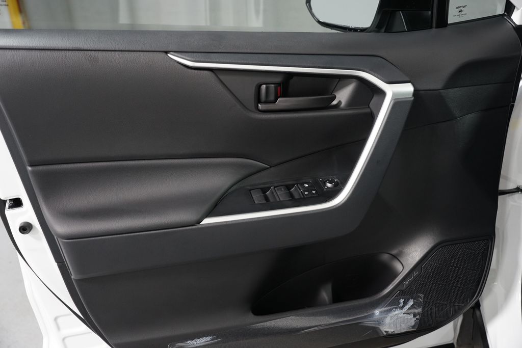 Thumbnail: 2025 Toyota RAV4 - 28