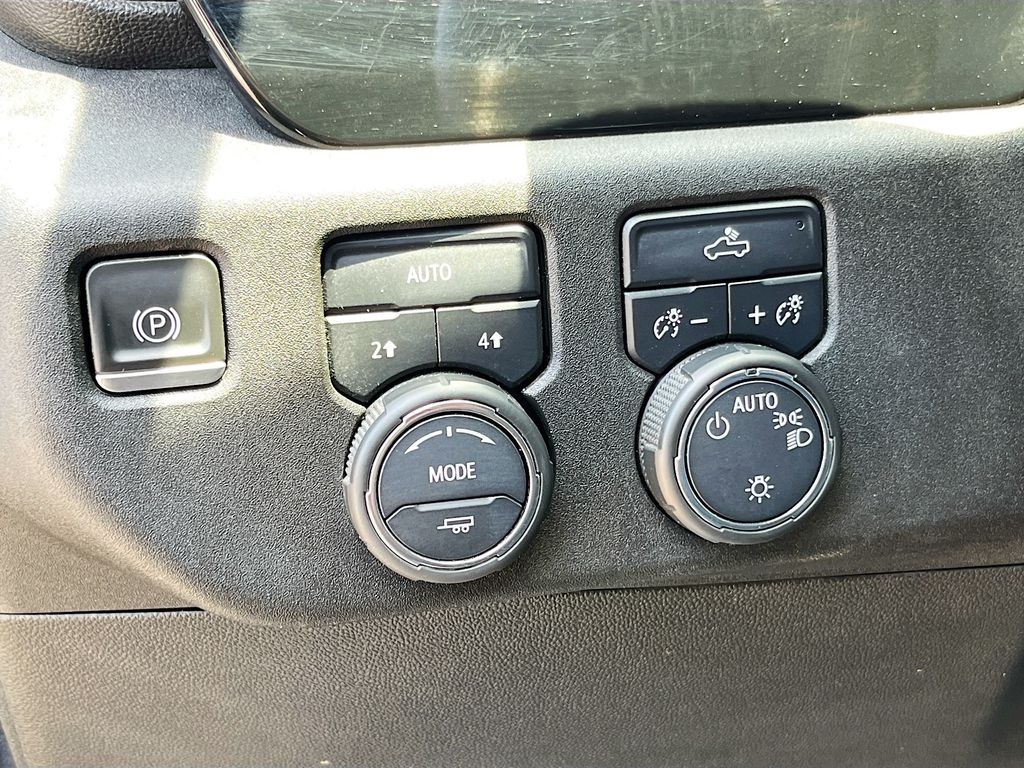 2023 Chevrolet Silverado 1500 LT - 9