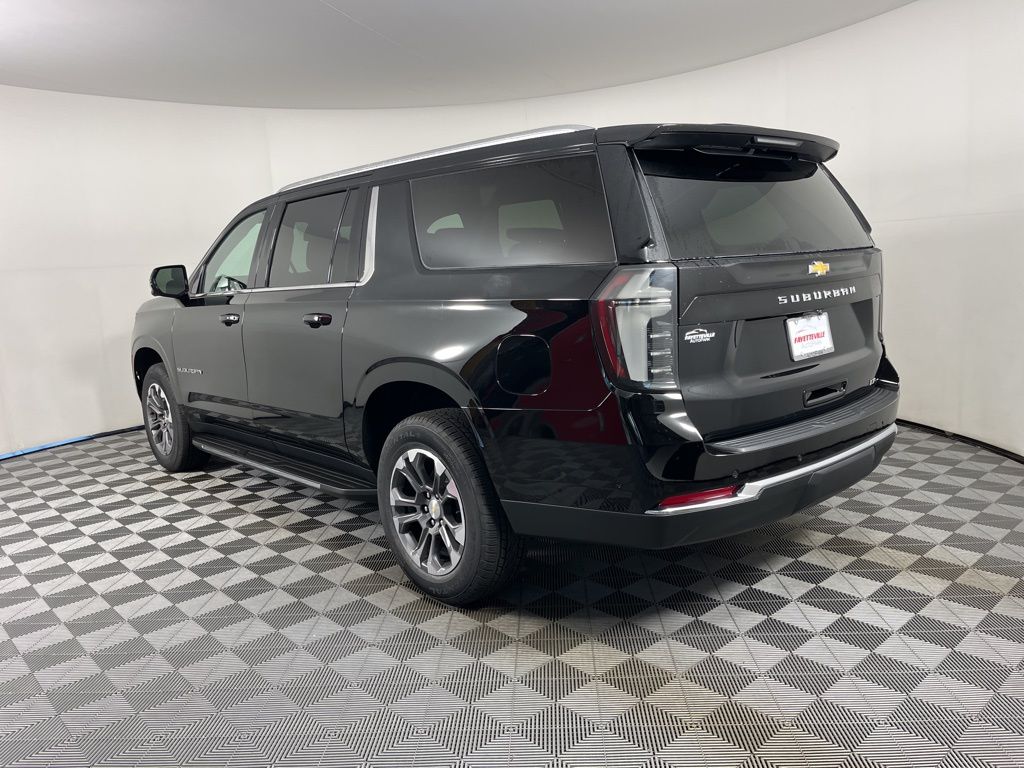 Thumbnail: 2025 Chevrolet Suburban - 3