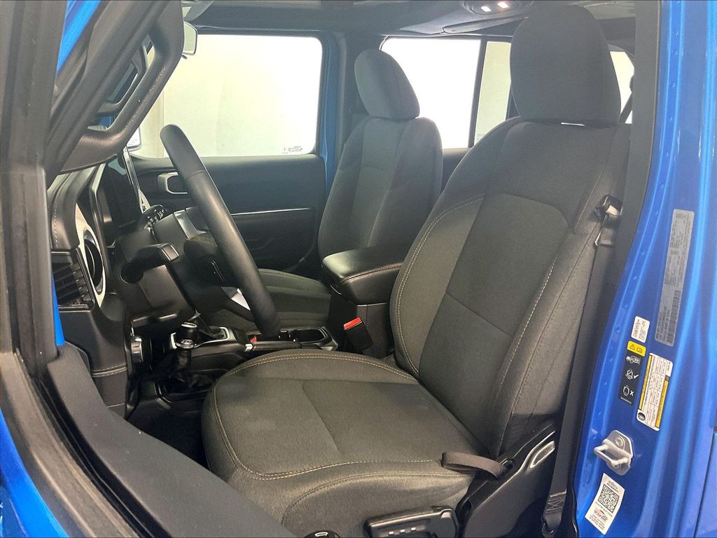 2024 Jeep Wrangler — photo 10