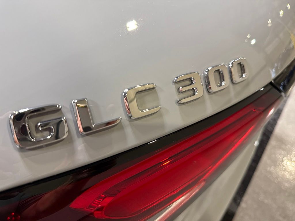 Thumbnail: 2027 Mercedes-Benz GLC - 9