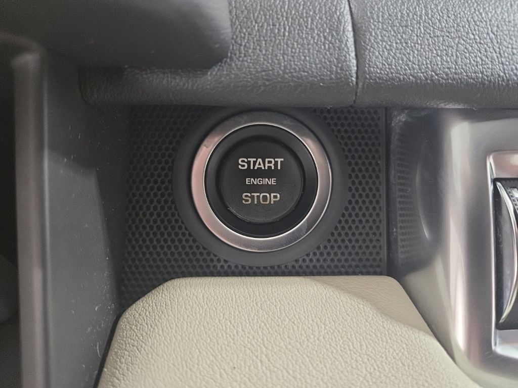 Used 2014 Black Land Rover 3.0L V6 Supercharged HSE image 20
