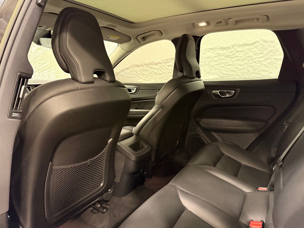 Thumbnail: 2023 Volvo XC60 - 20