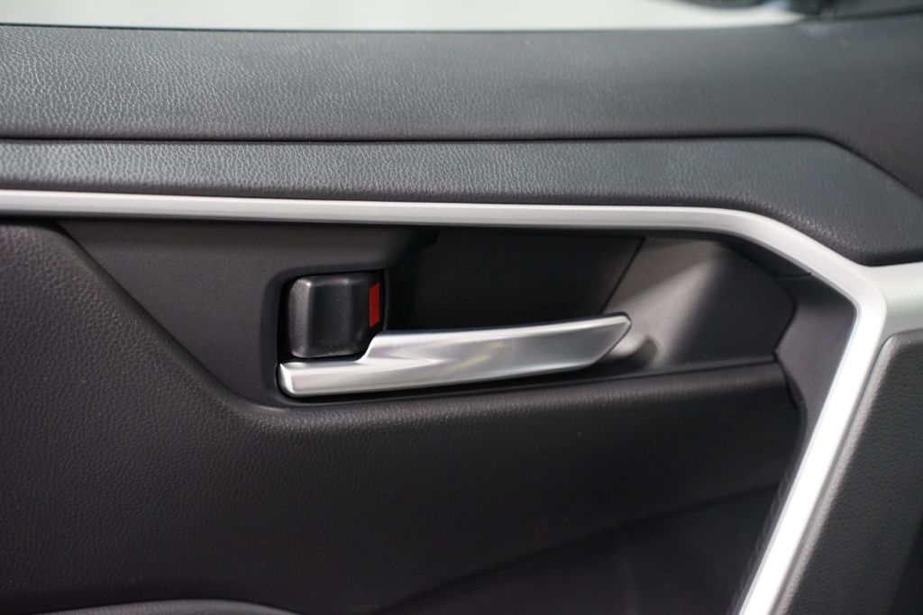 Thumbnail: 2025 Toyota RAV4 - 32