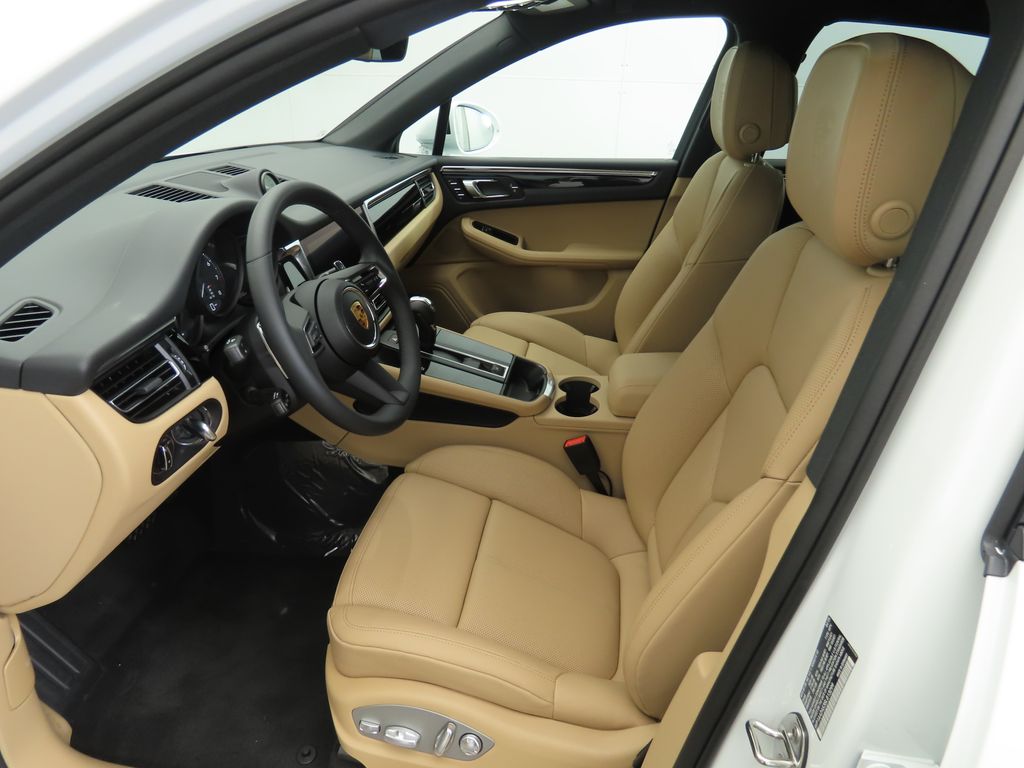 Thumbnail: 2025 Porsche Macan - 5