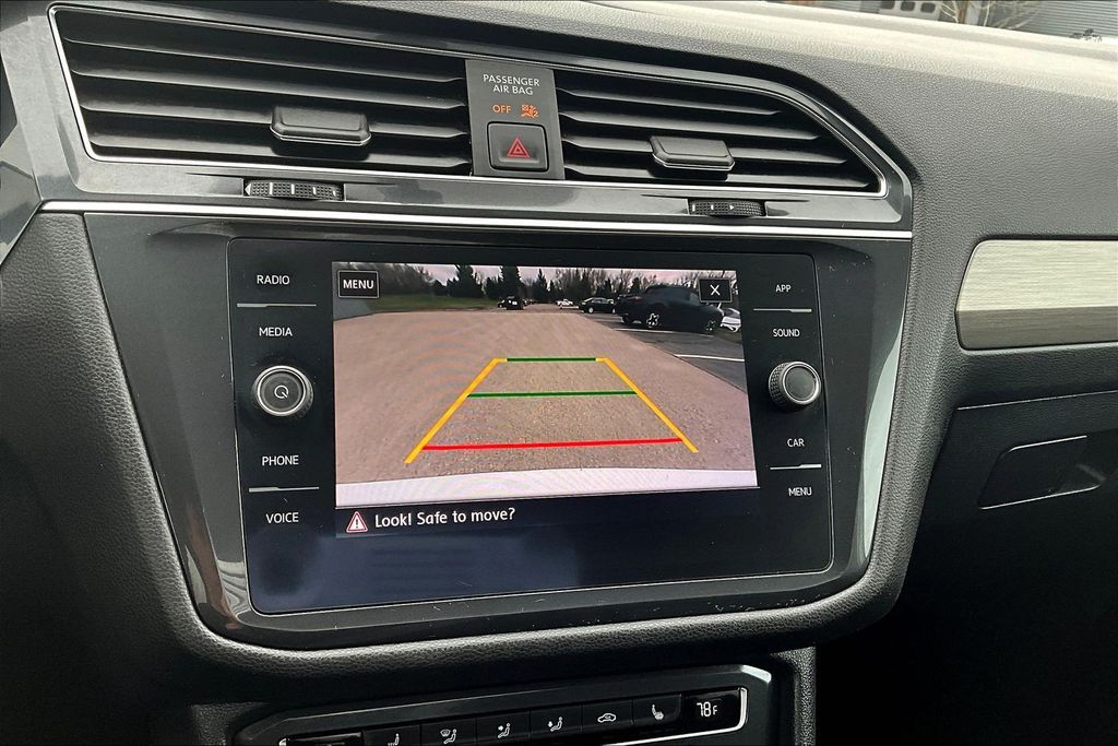 Used 2019 White Volkswagen 2.0T SE image 15