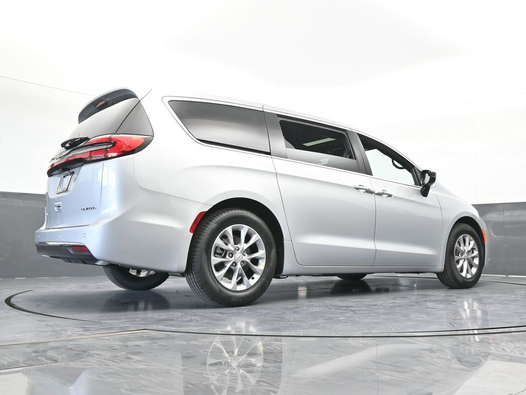 New 2026 Silver Mist Clearcoat Chrysler Limited image 61