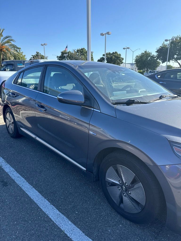 2020 Hyundai Ioniq Hybrid SE FWD