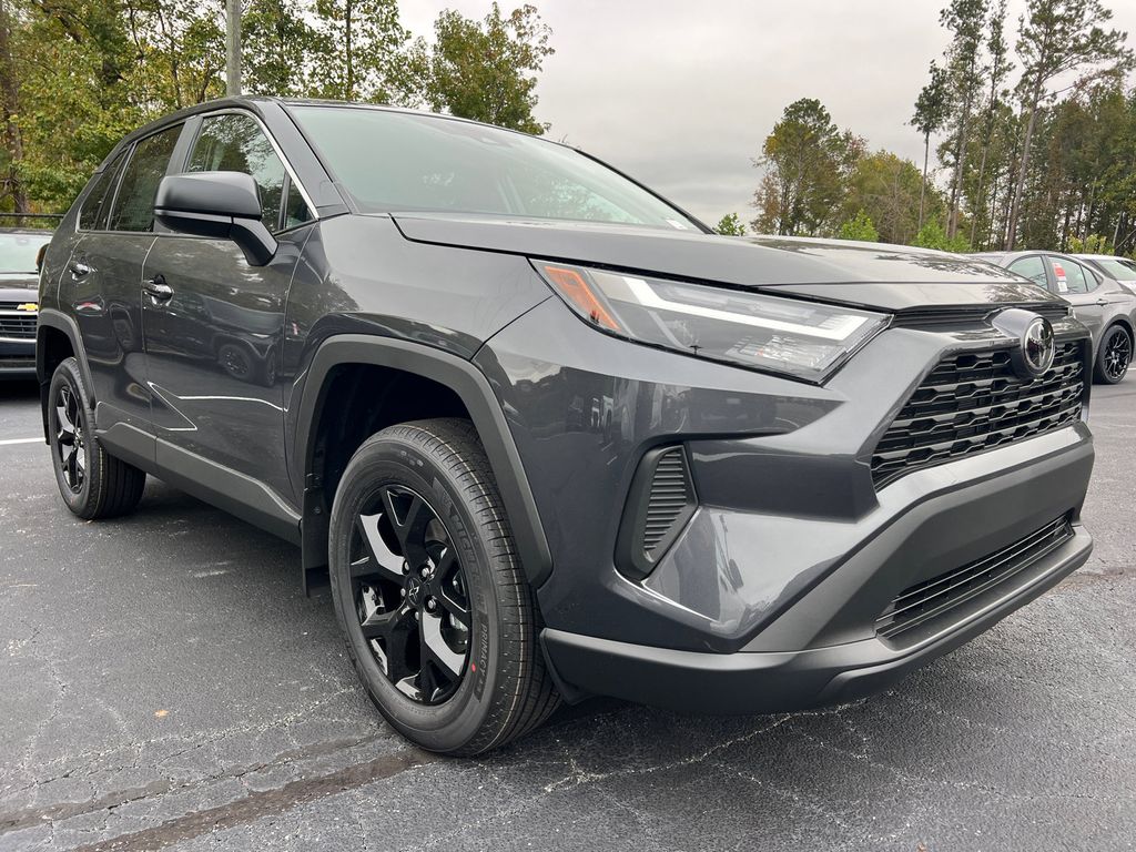 2025 Toyota RAV4 LE FWD