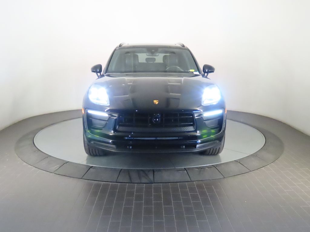 Thumbnail: 2026 Porsche Macan - 10