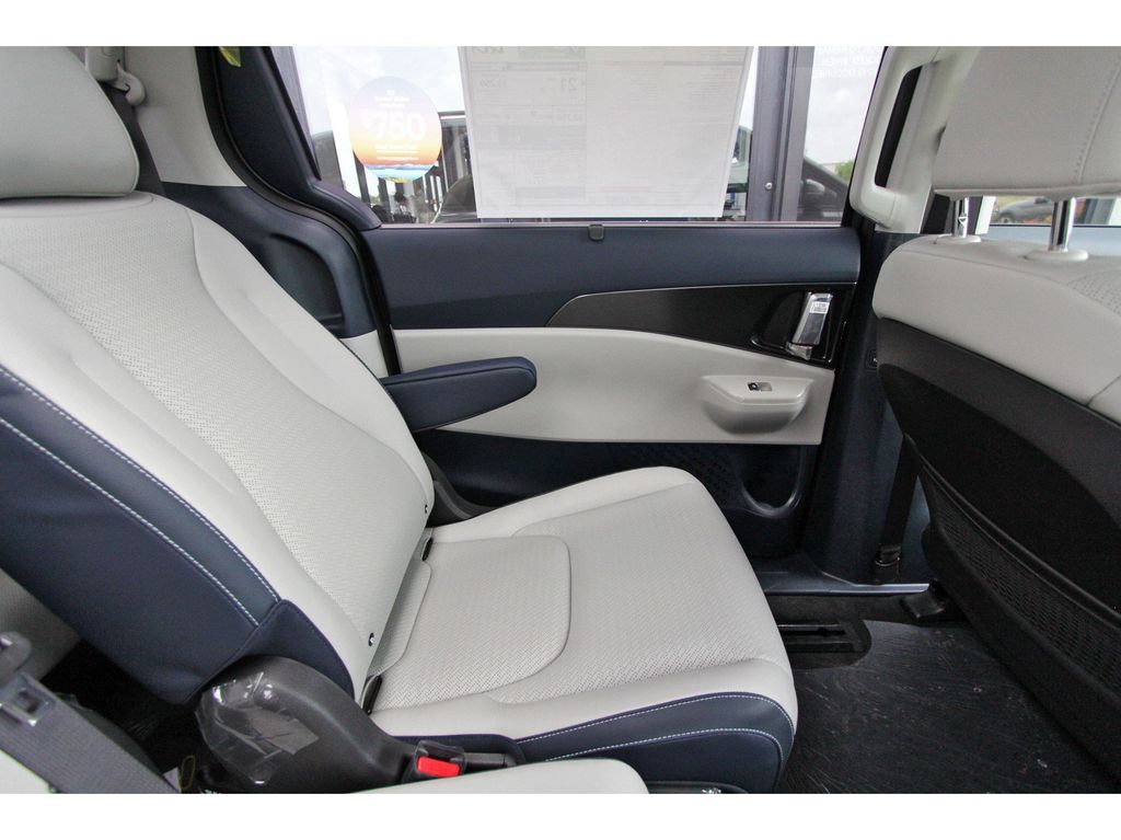 New 2026 Kia Carnival MPV Van