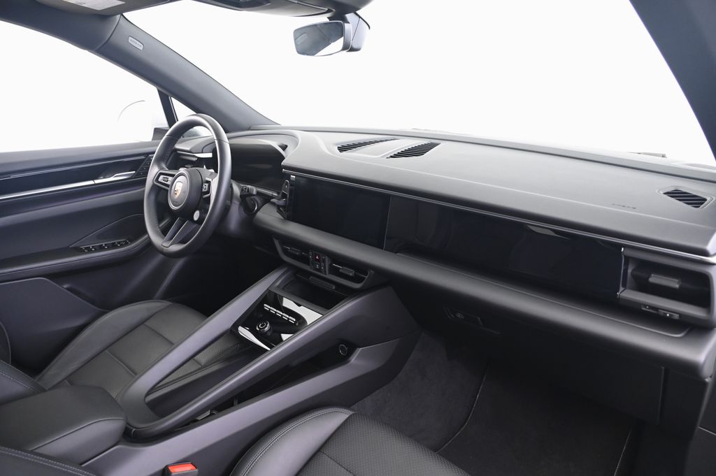 Thumbnail: 2024 Porsche Macan - 27