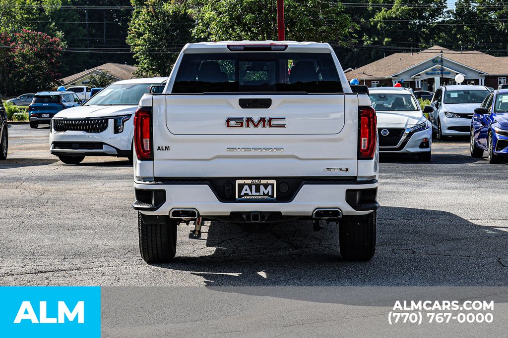 Used 2022 White GMC AT4 image 11