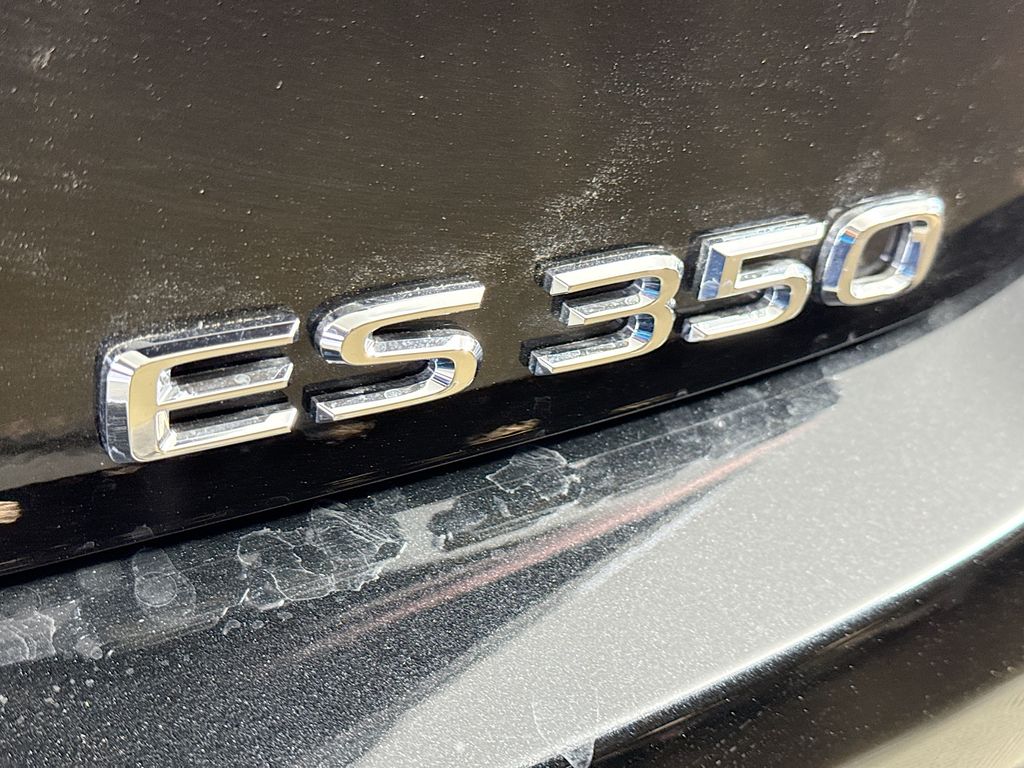 2025 Lexus ES  22