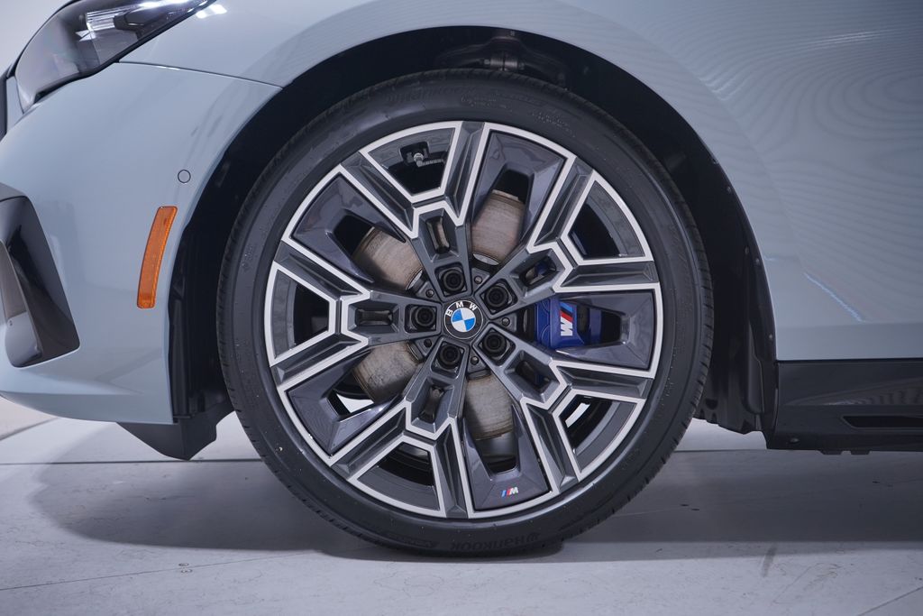 Thumbnail: 2026 BMW i5 - 2