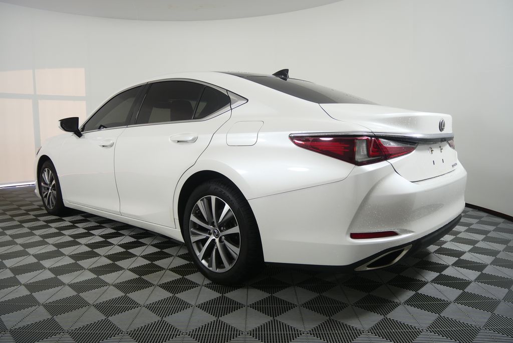 Thumbnail: 2019 Lexus ES - 5