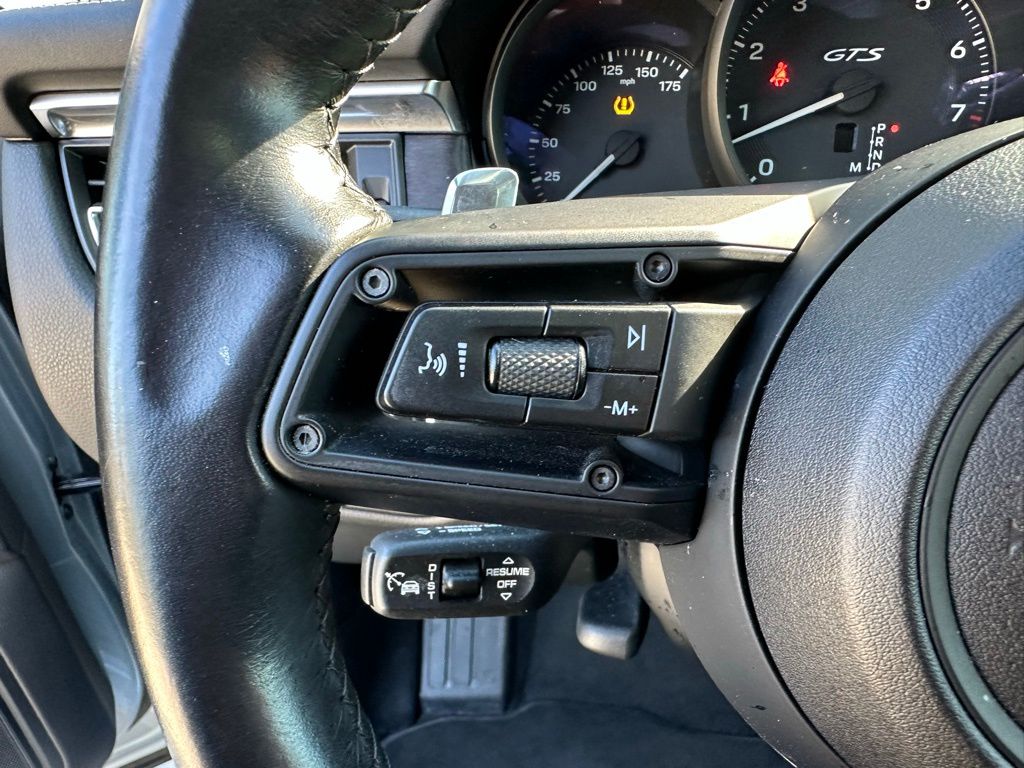 Thumbnail: 2023 Porsche Macan - 19