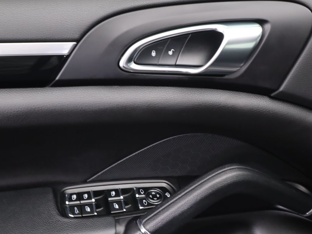Thumbnail: 2017 Porsche Cayenne - 24