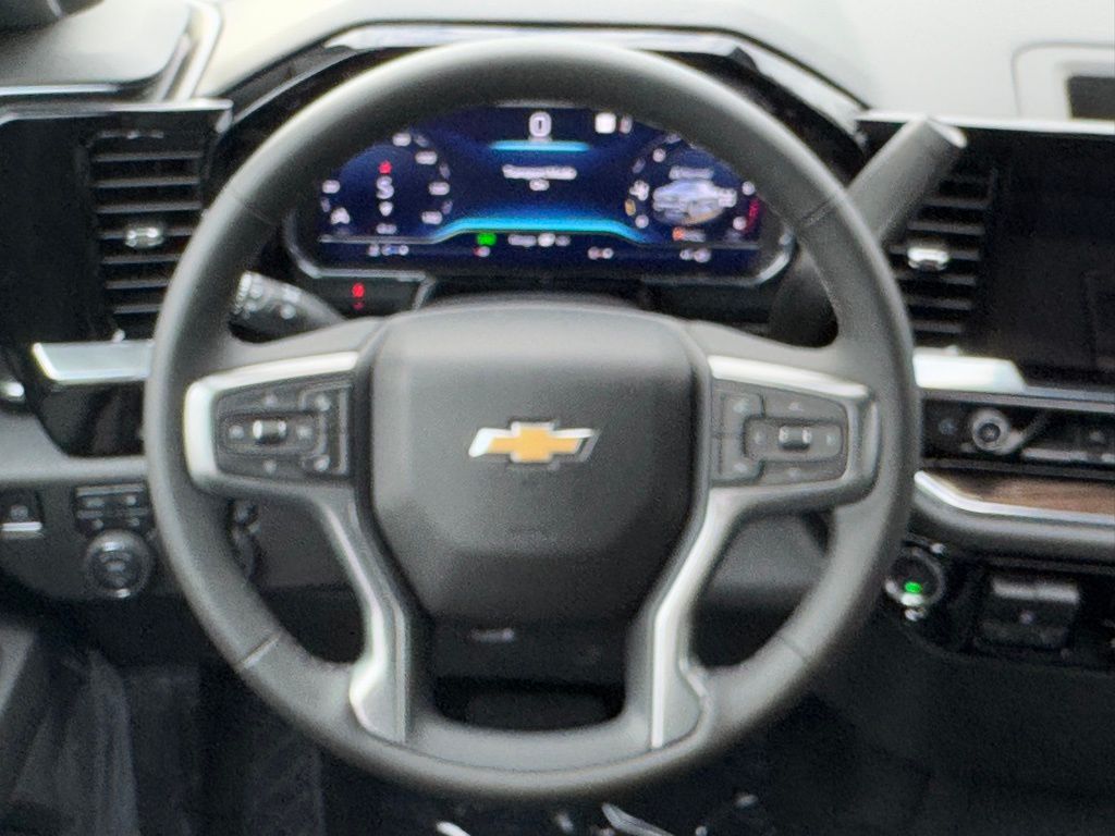 2025 Chevrolet Silverado 1500 LT 18