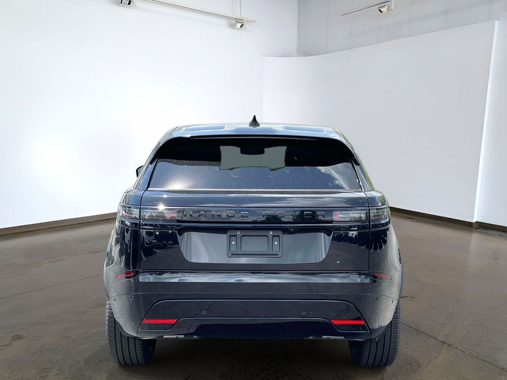 New 2026 Black Land Rover Dynamic SE image 5