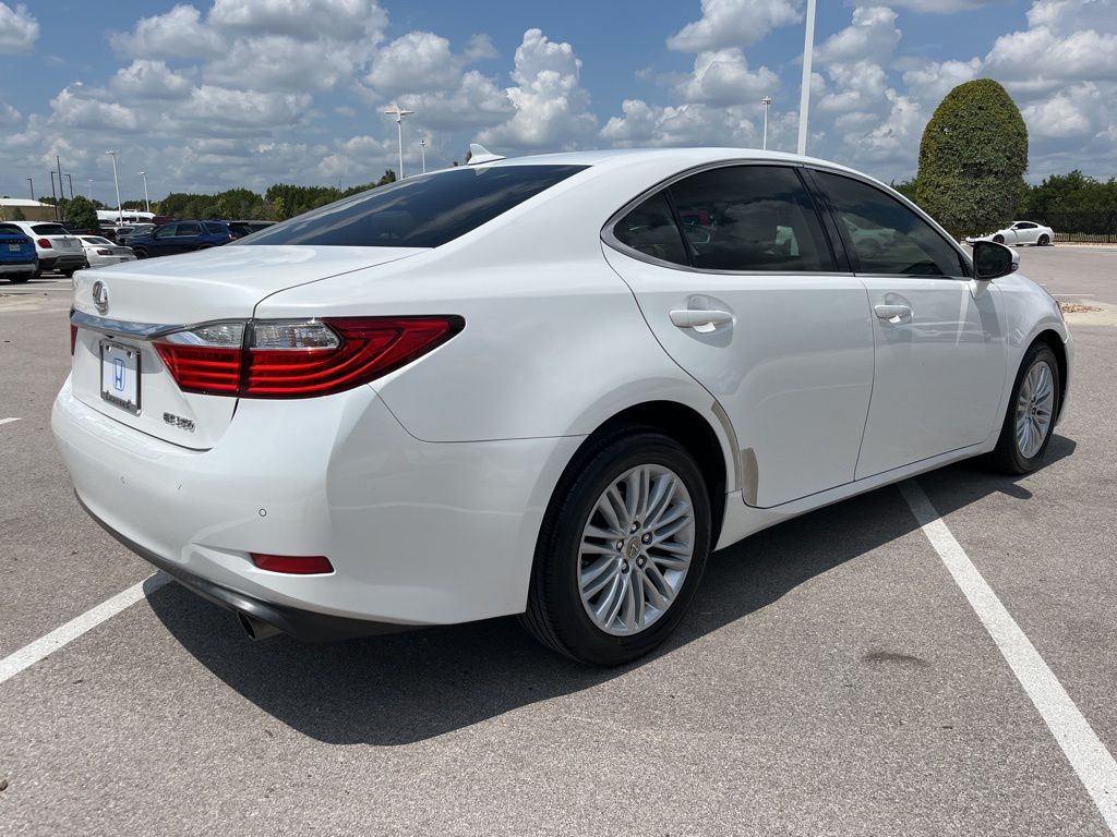 Thumbnail: 2013 Lexus ES - 4