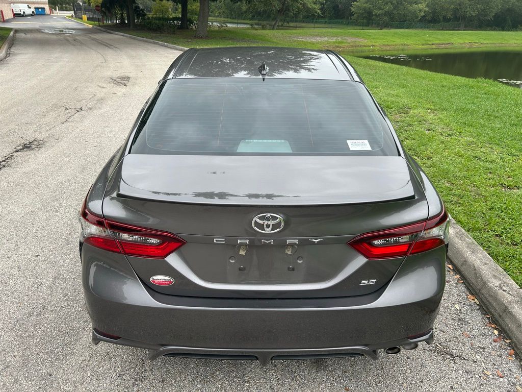 2022 Toyota Camry SE 4
