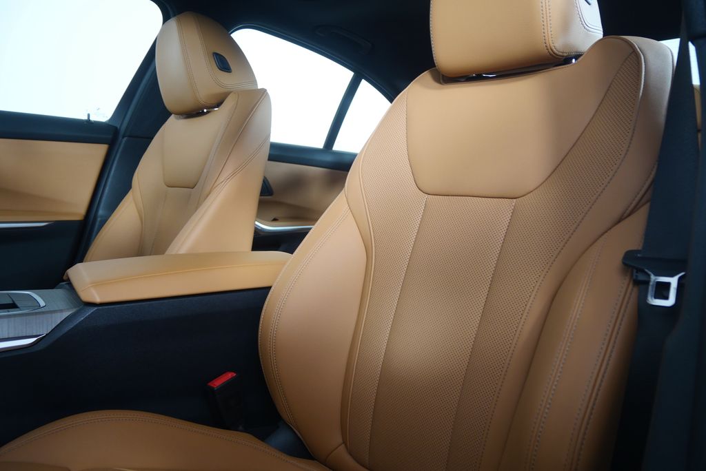 Thumbnail: 2025 BMW 3 Series - 10