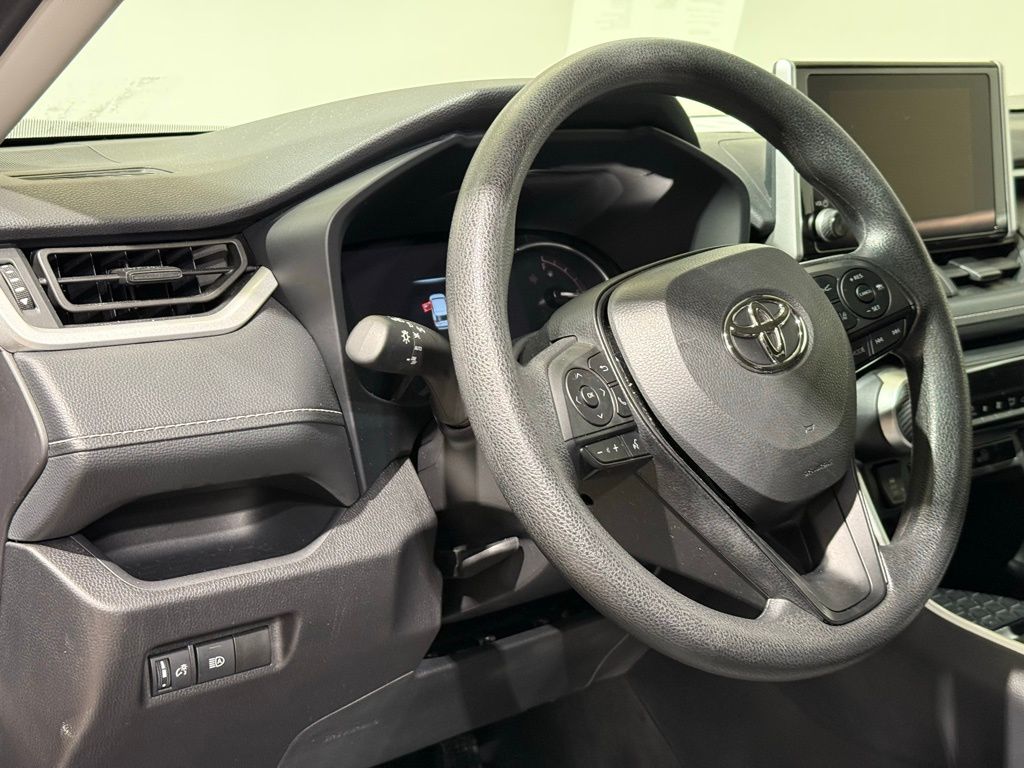 Thumbnail: 2025 Toyota RAV4 - 17