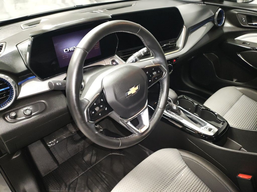 Used 2025 Gray Chevrolet LT image 23