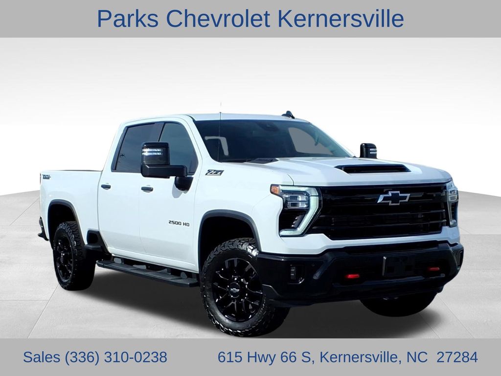 Summit White 2026 Chevrolet Silverado 2500HD LT Crew Cab 4WD Pickup Truck Four-Wheel Drive Automatic
