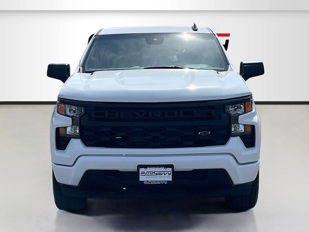 Used 2025 White Chevrolet Custom image 2