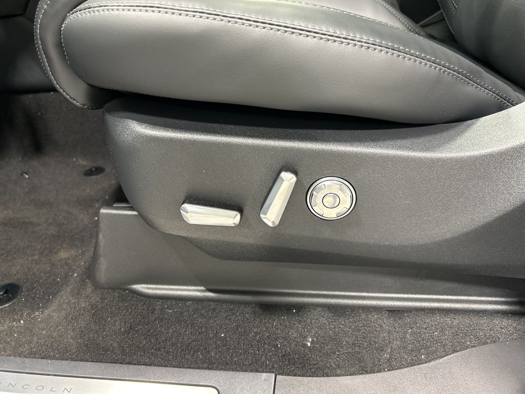 new 2026 Lincoln Navigator car, priced at $106,480