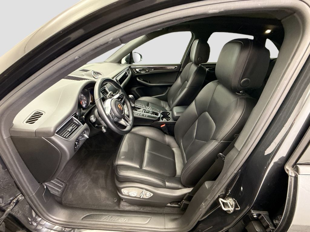 Thumbnail: 2017 Porsche Macan - 17