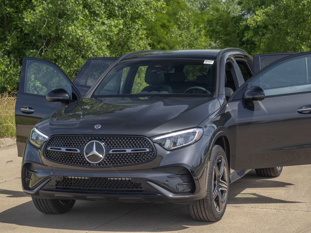2024 Mercedes-Benz GLC GLC 300 photo