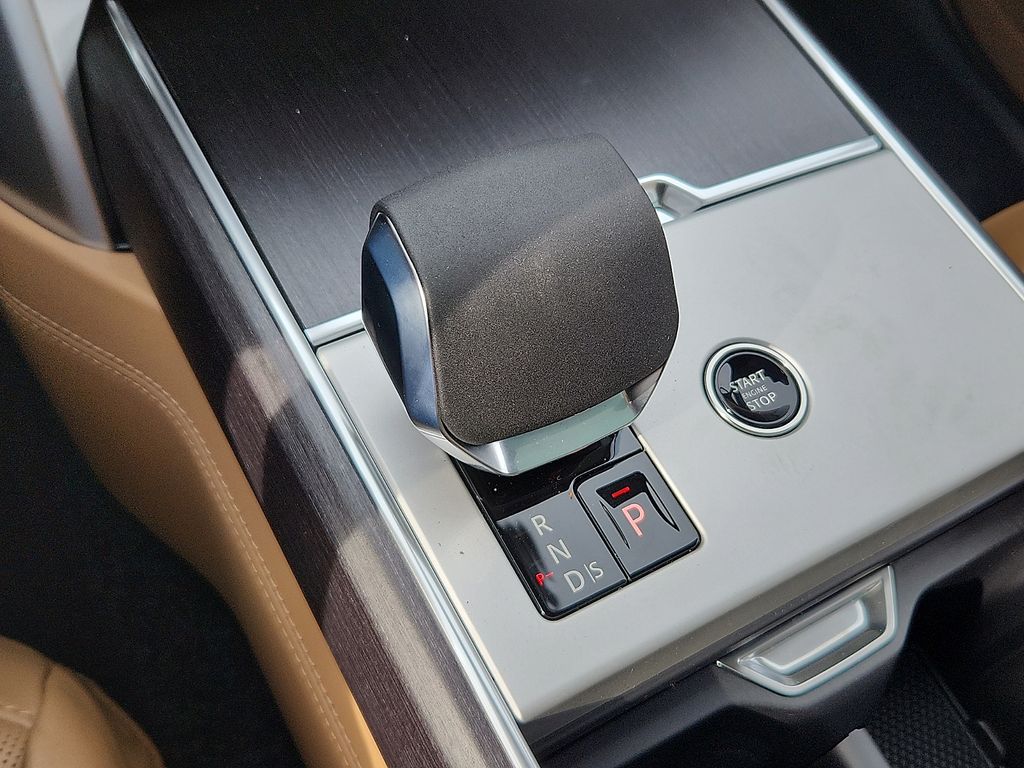 Thumbnail: 2026 Land Rover Range Rover - 7