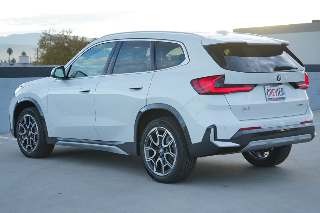 Thumbnail: 2027 BMW X1 - 10
