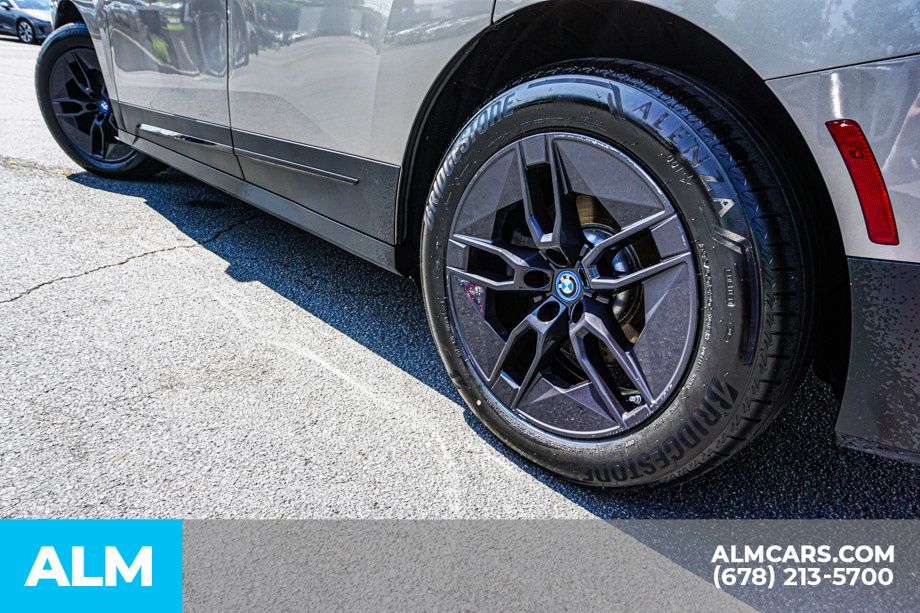 Used 2024 Gray BMW xDrive50 image 16