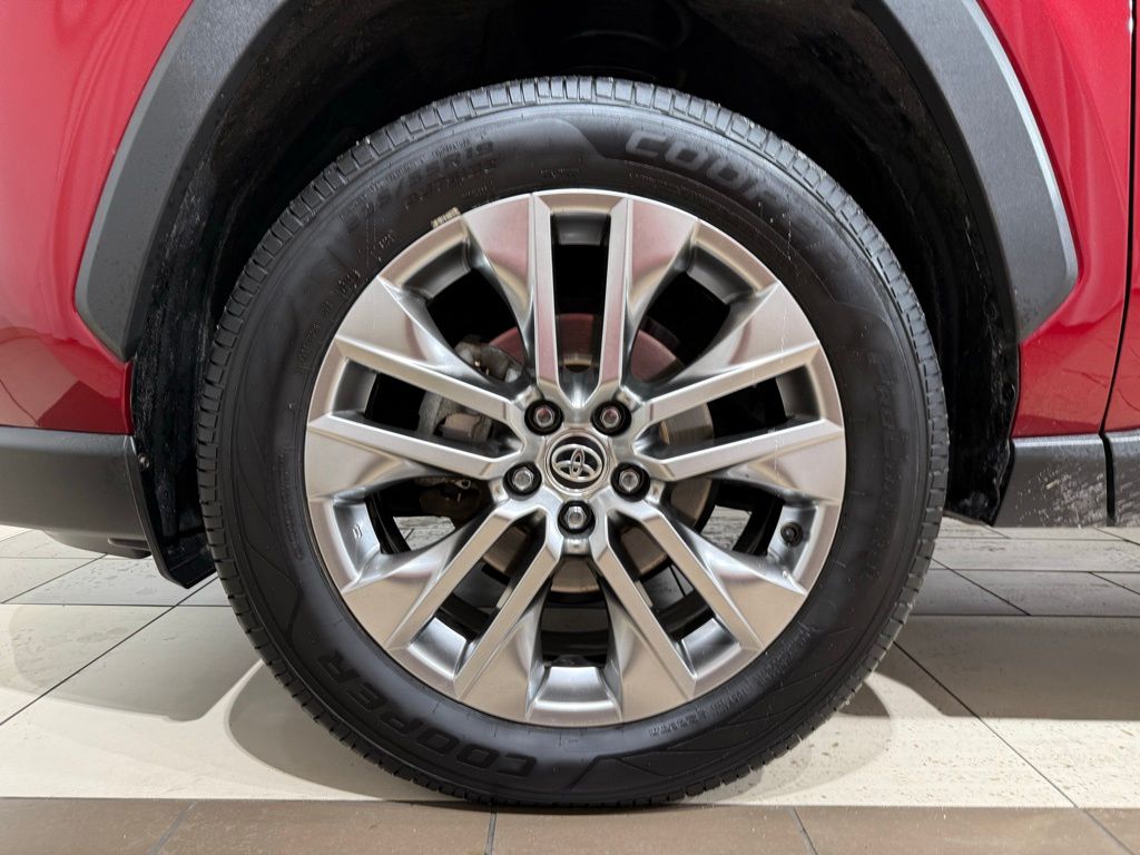 Thumbnail: 2021 Toyota RAV4 - 9