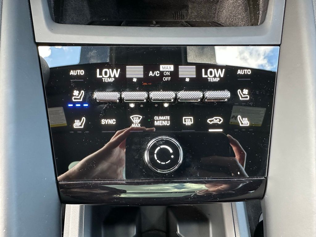 Thumbnail: 2025 Porsche Macan - 24