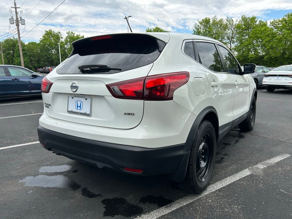 2017 Nissan Rogue Sport S 4