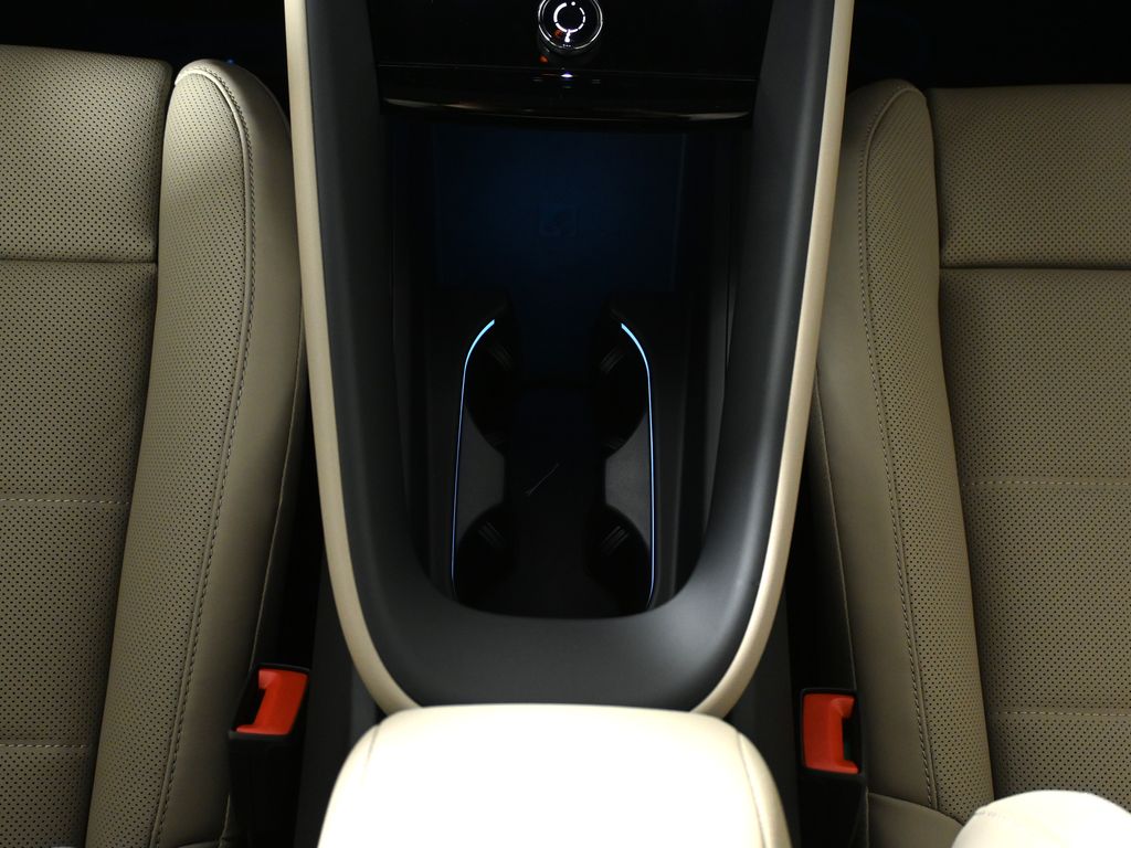 Thumbnail: 2026 Porsche Macan - 24