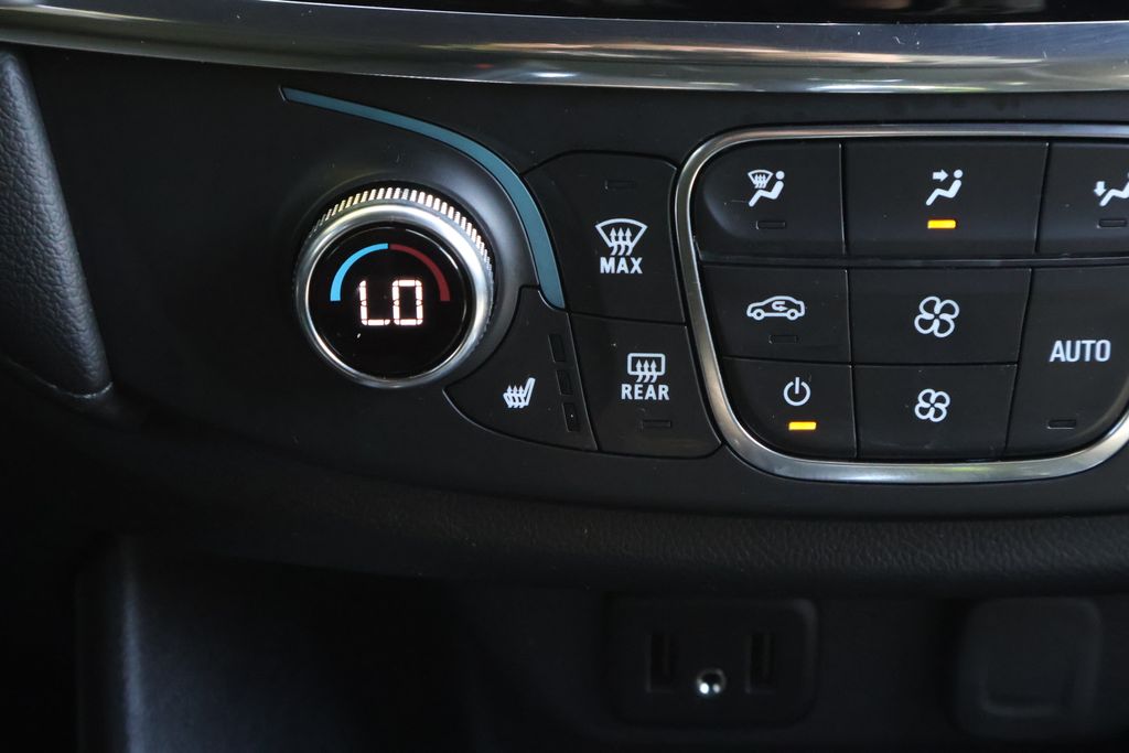 Thumbnail: 2023 Chevrolet Traverse - 19