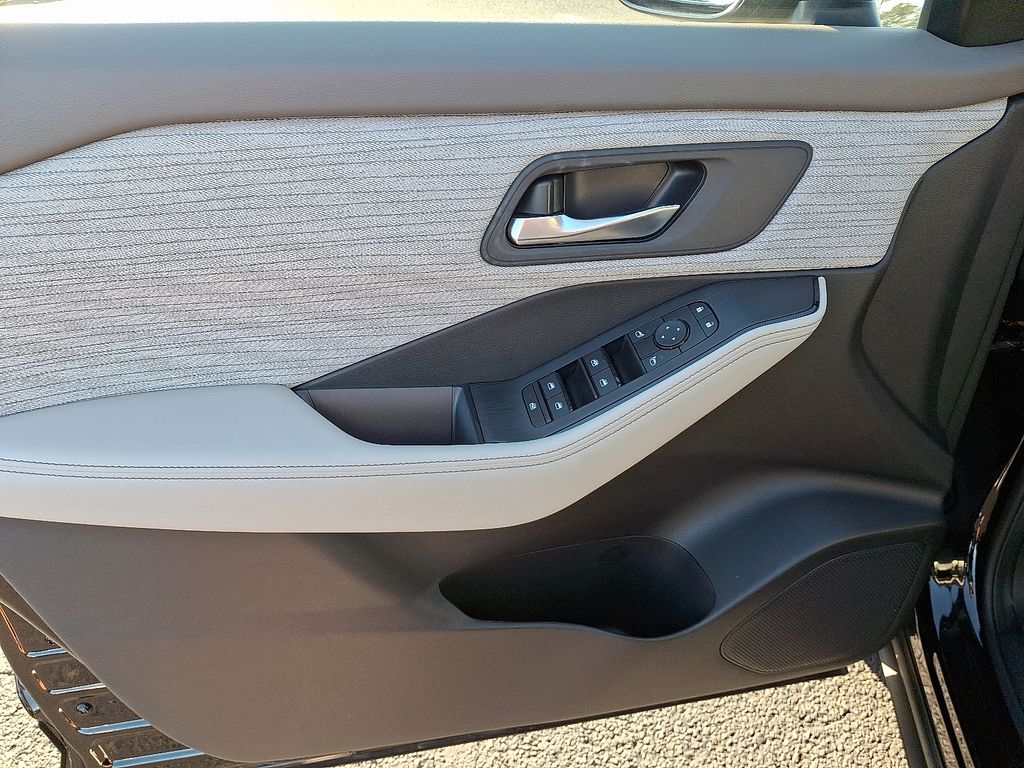 Thumbnail: 2023 Nissan Rogue - 13